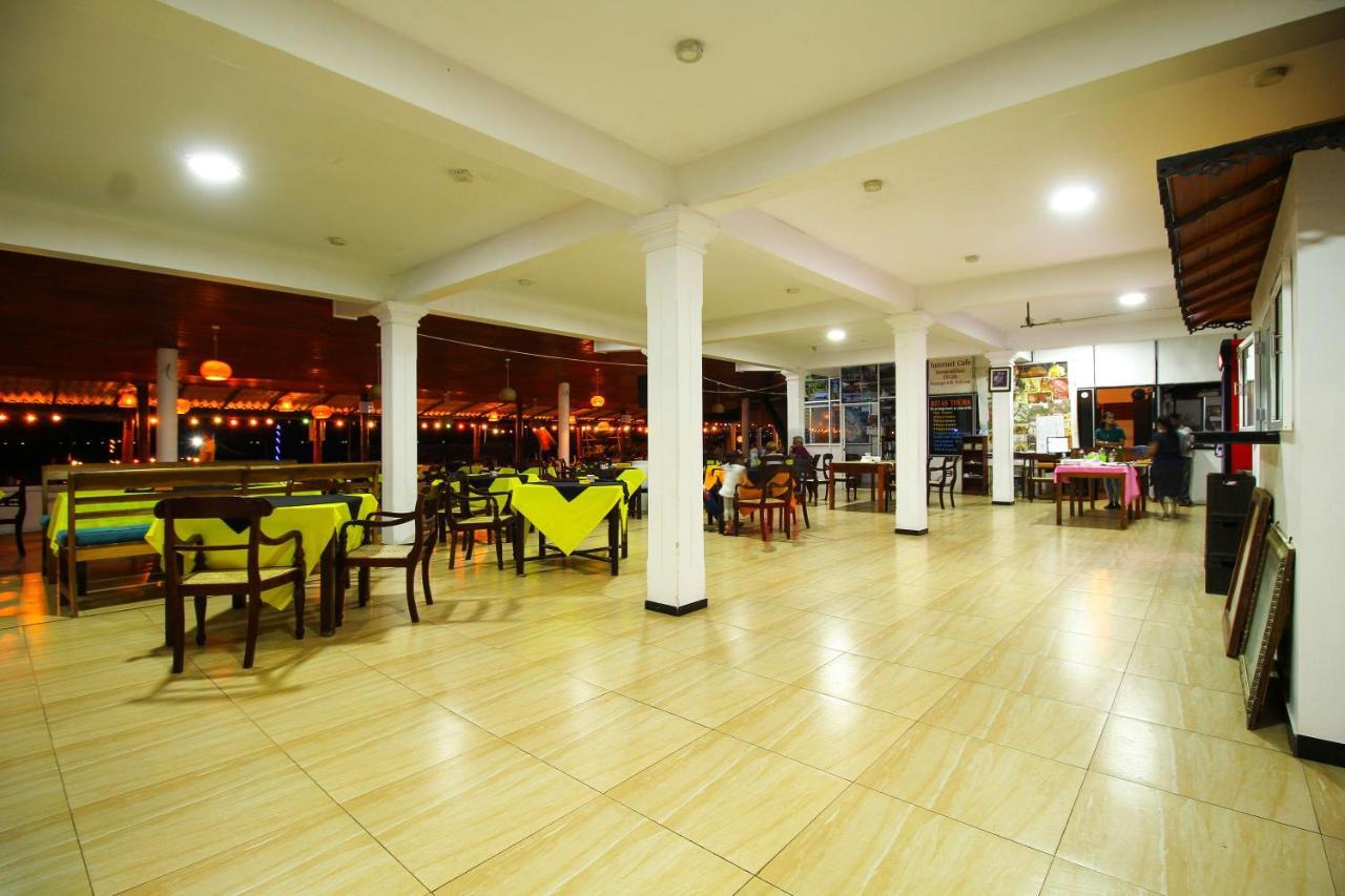 Ritas Hotel Hikkaduwa Extérieur photo